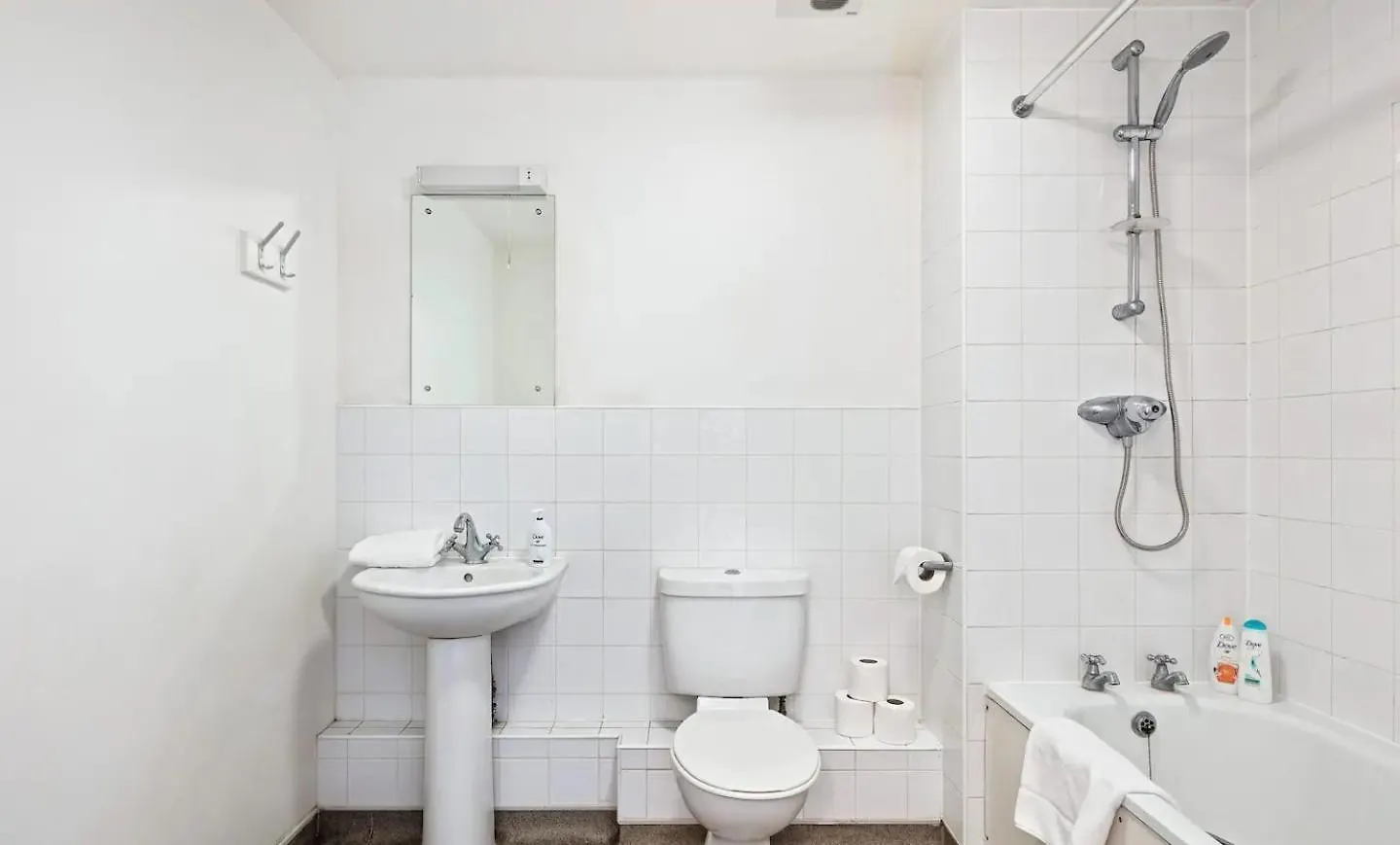 Bright & Immense 2 Bdr Flat Near Excel Center Apartment London